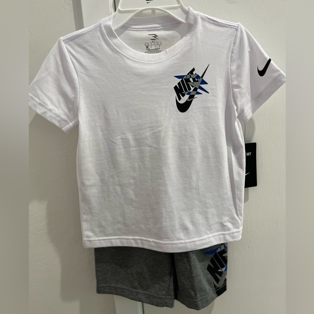 Nike Kids White Tee and Gray Shorts Set with Blue and Black Graphics Size 6 - Picture 2 of 12
